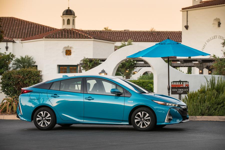  Toyota Prius Prime 2016 года  (NA) (фото 21 из 55)
